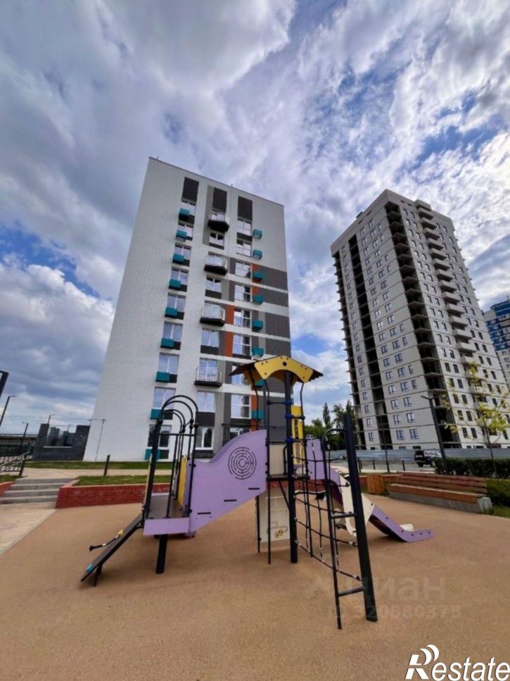 3-комн квартира улица Комарова, 47,  д. 47