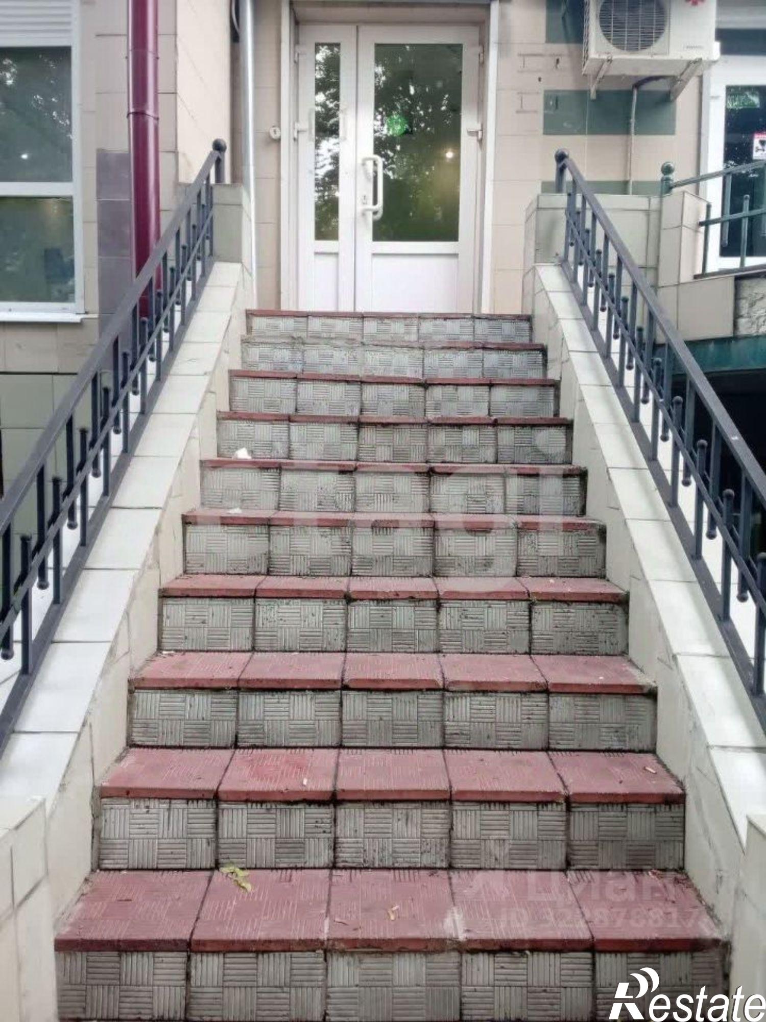 Купить торговое помещение за 5 361 640 рублей на Октябрьская улица, 13