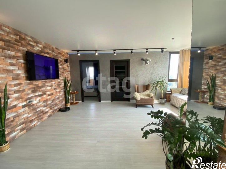 2-комн квартира улица Комарова, 57,  д. 57