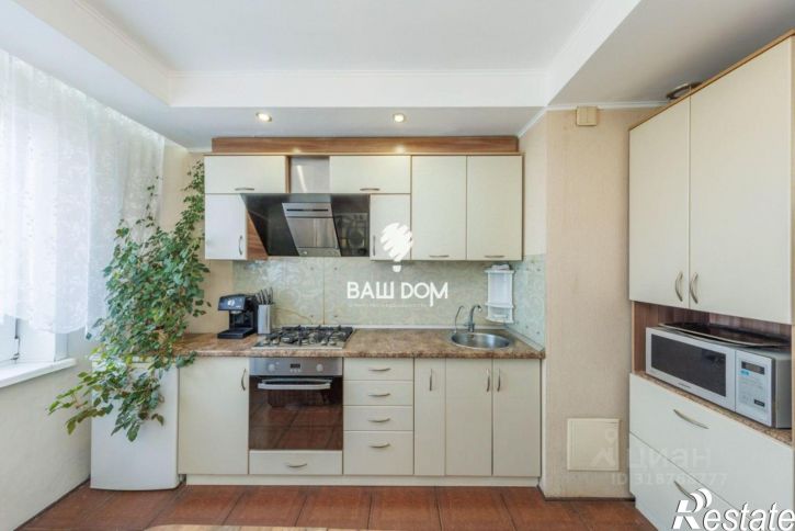 3-комн квартира улица Камозина, 27,  д. 27