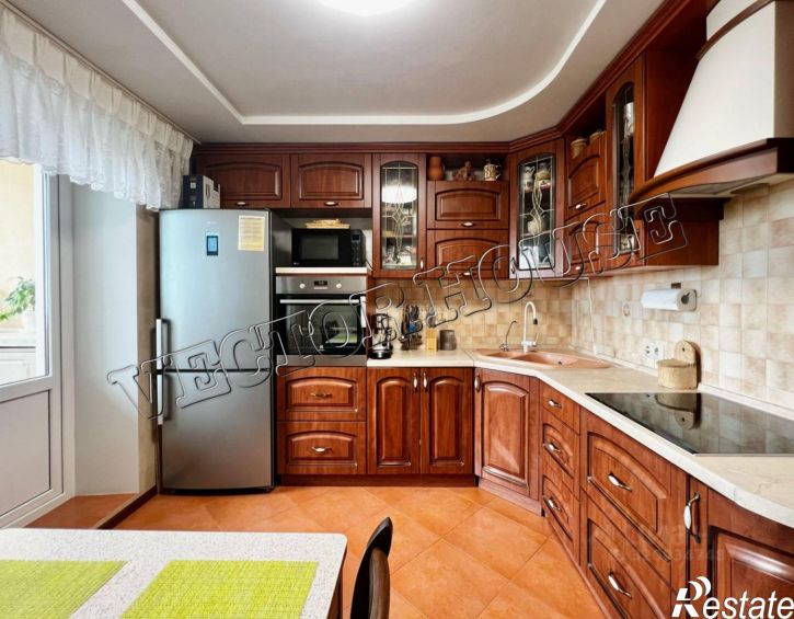 3-комн квартира улица Ульянова, 57,  д. 57