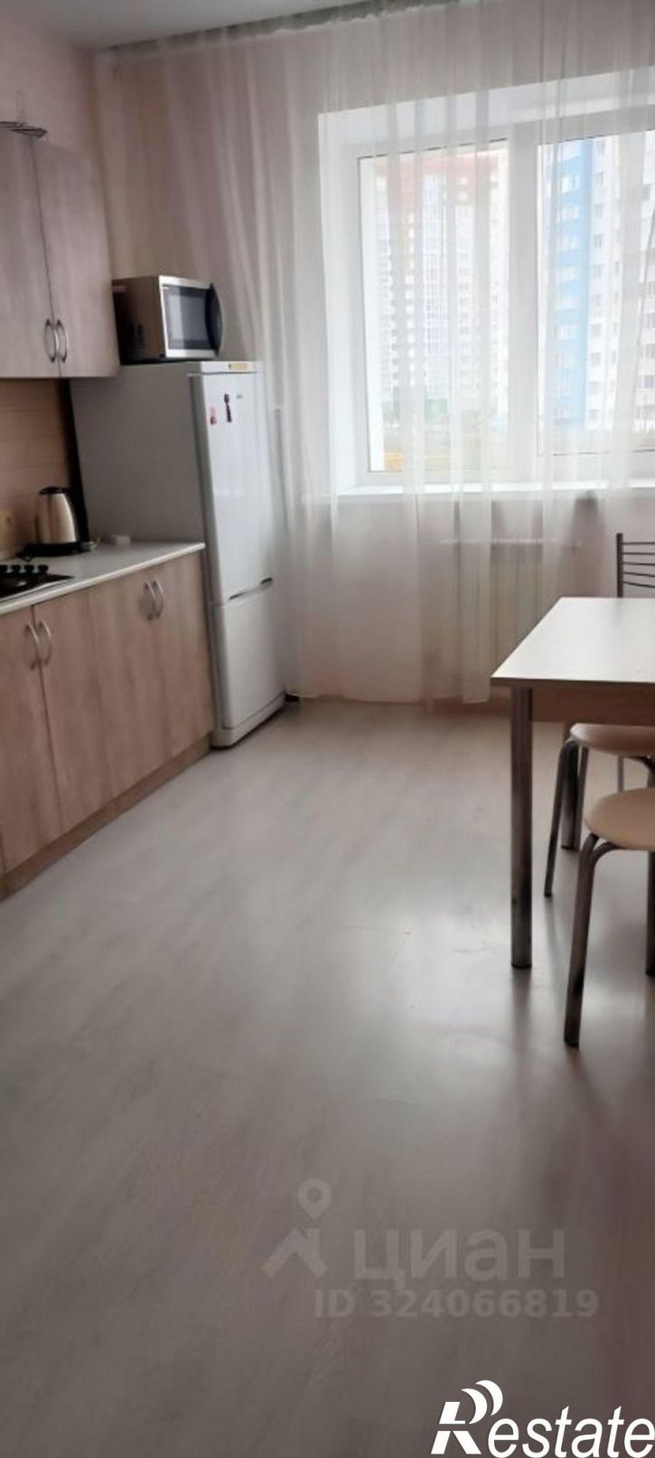 2-комн квартира улица Горбатова, 24