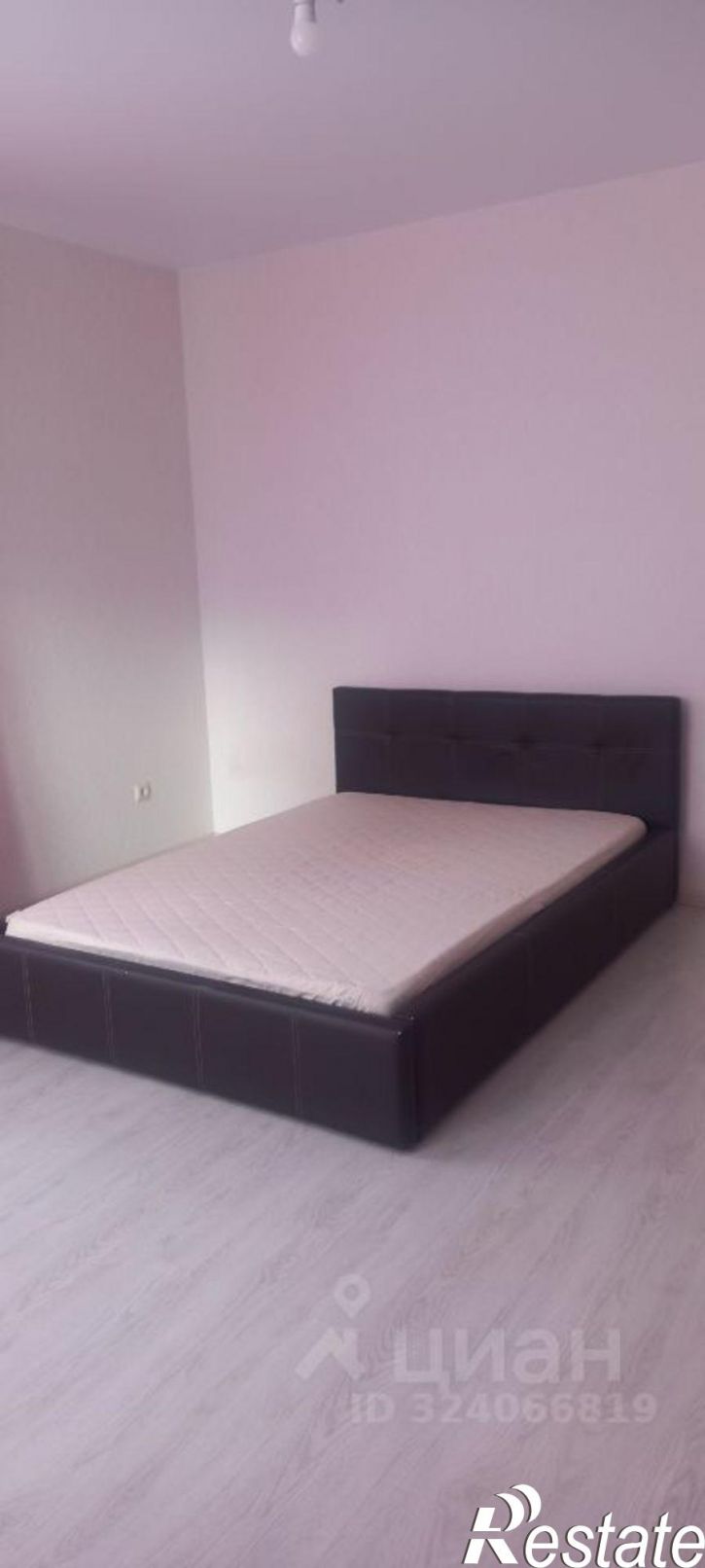 2-комн квартира улица Горбатова, 24