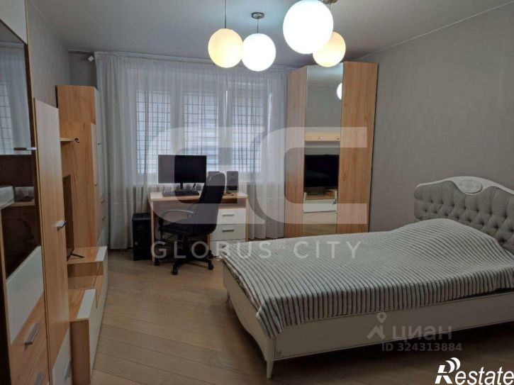 3-комн квартира улица Тютчева, 1,  д. 1