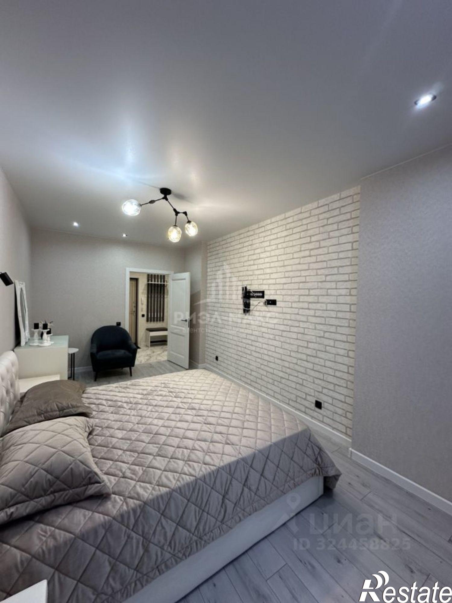 Сдать квартиру за 40 000 рублей на улица Горбатова, 18