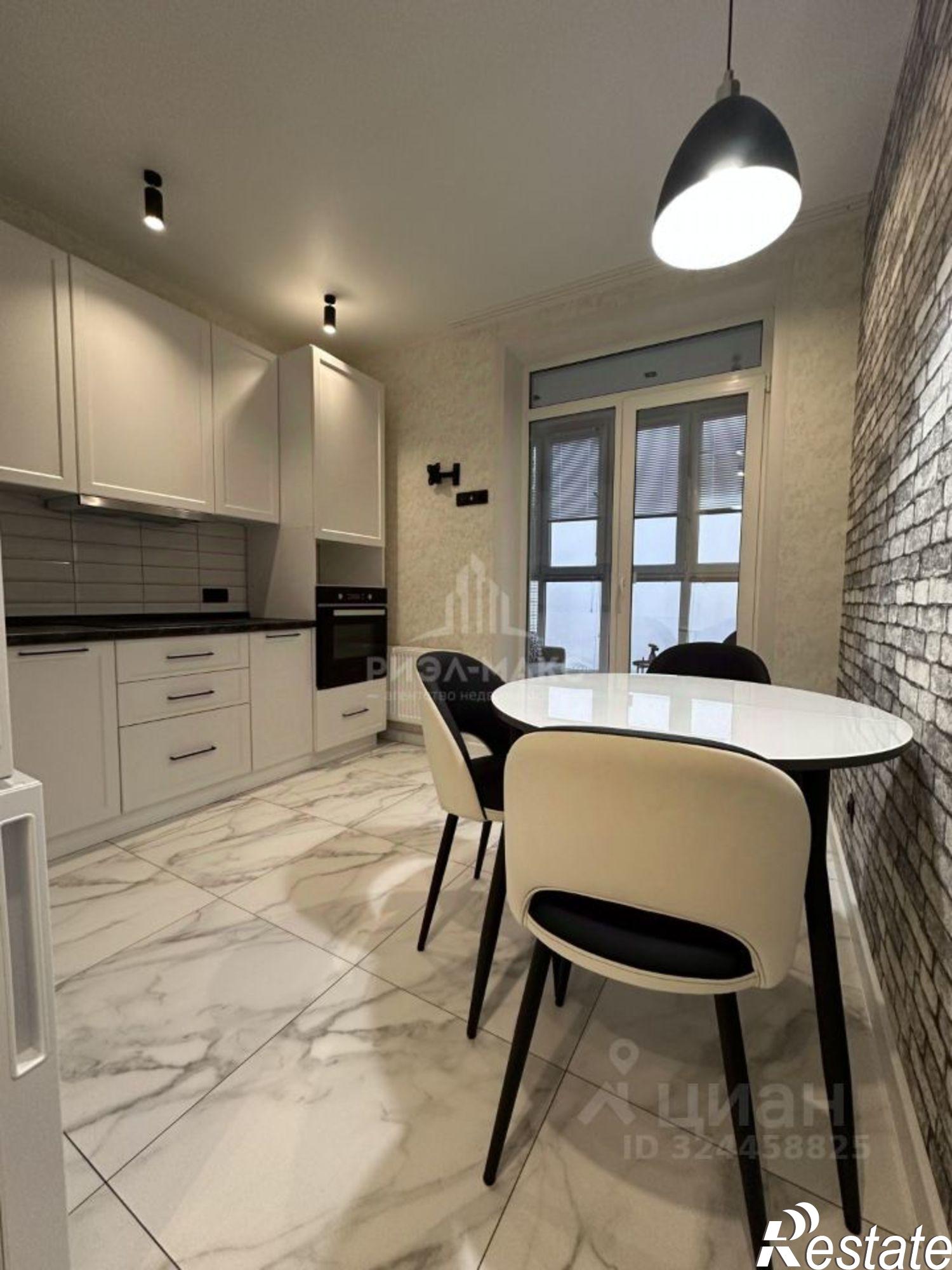 Сдать квартиру за 40 000 рублей на улица Горбатова, 18