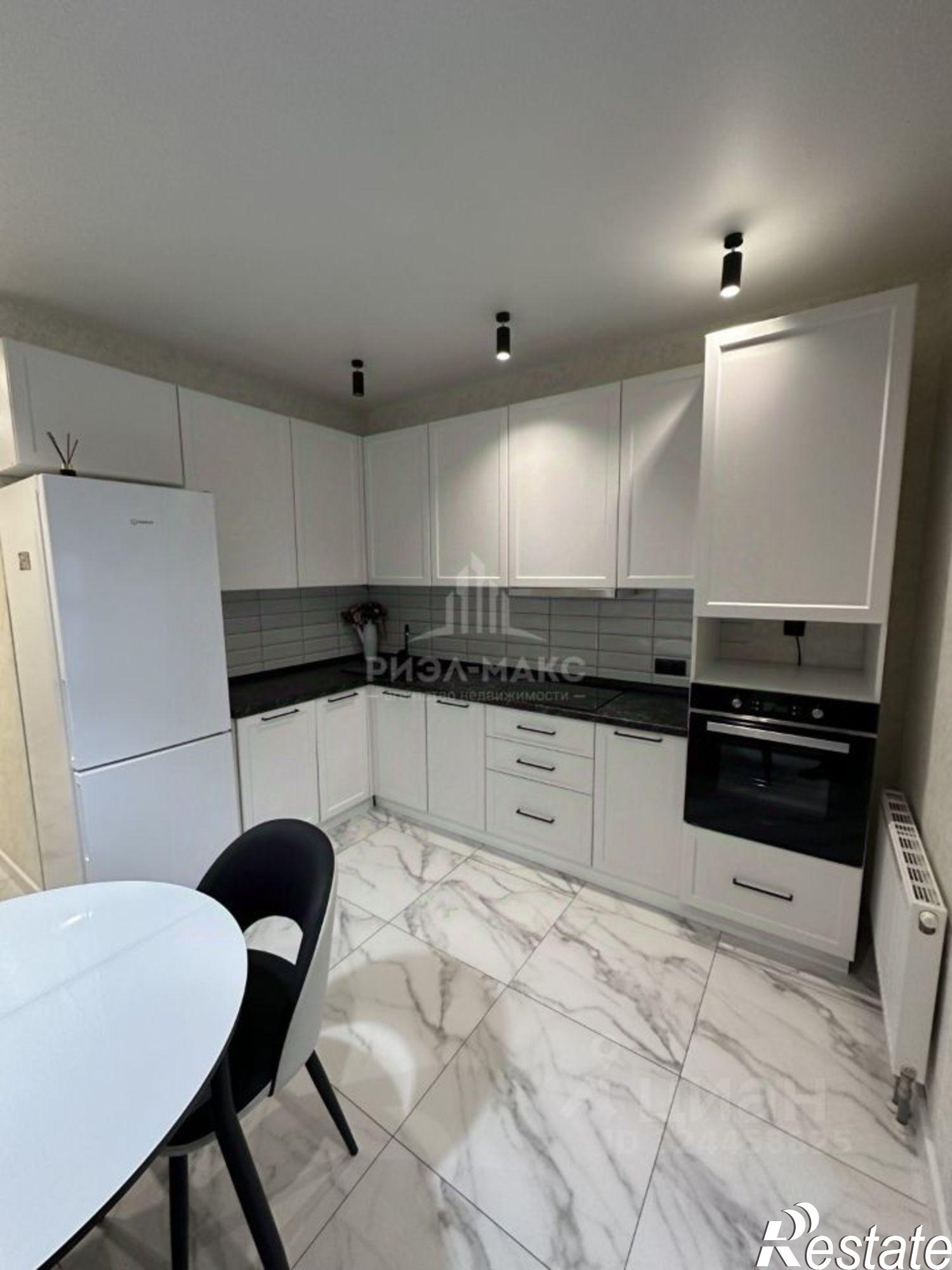 Сдать квартиру за 40 000 рублей на улица Горбатова, 18