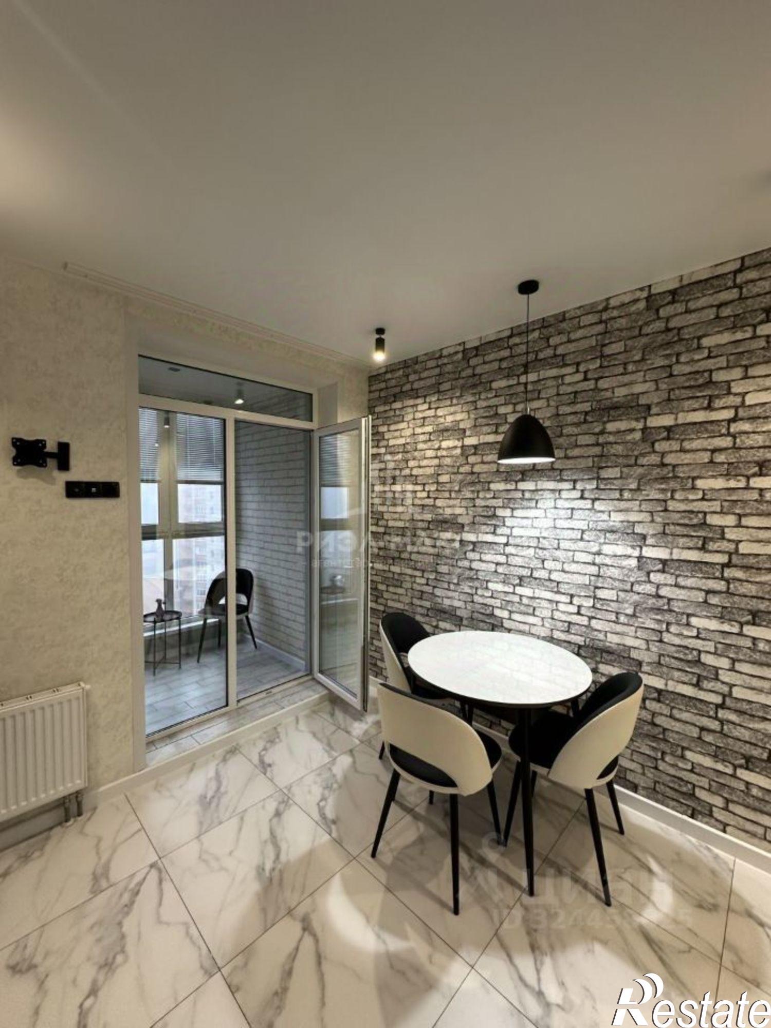 Сдать квартиру за 40 000 рублей на улица Горбатова, 18