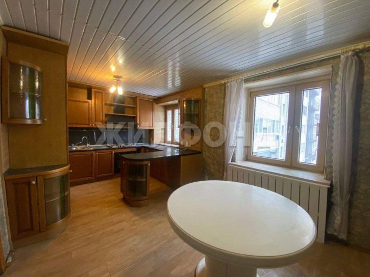 6-комн квартира Московский микрорайон, д.44