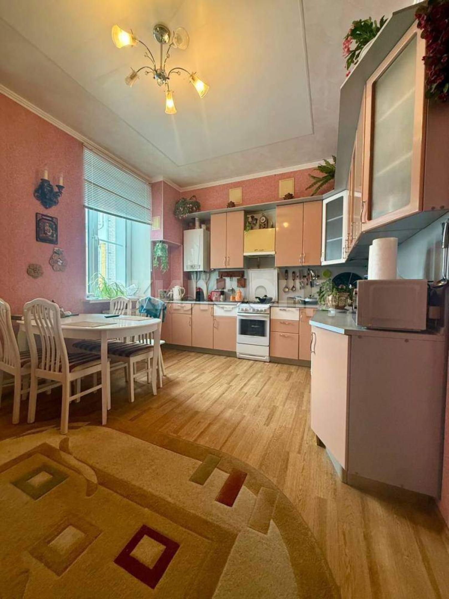 Купить квартиру за 10 000 000 рублей на Дуки ул., д.62