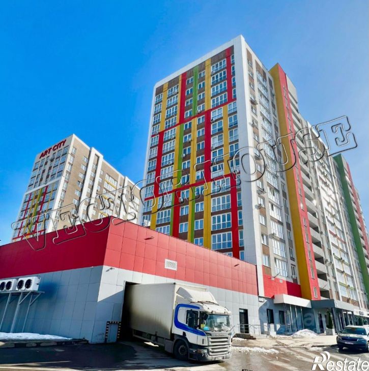 3-комн квартира улица Горбатова, 18