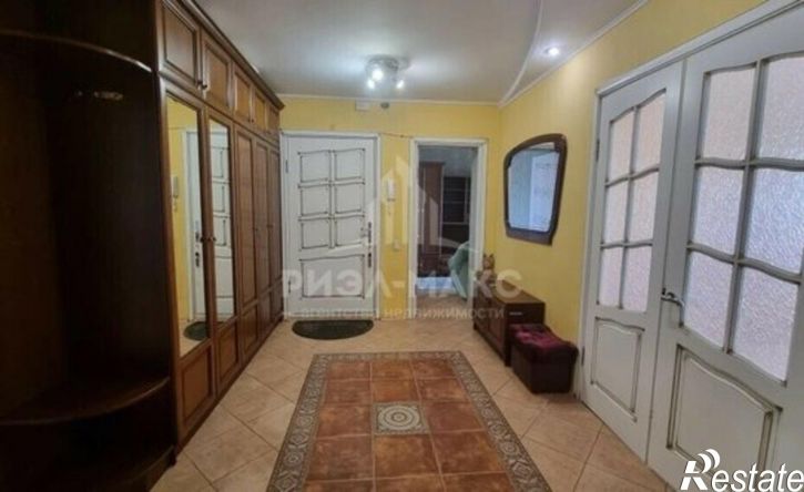 4-комн квартира улица Пересвета, 20,  д. 20