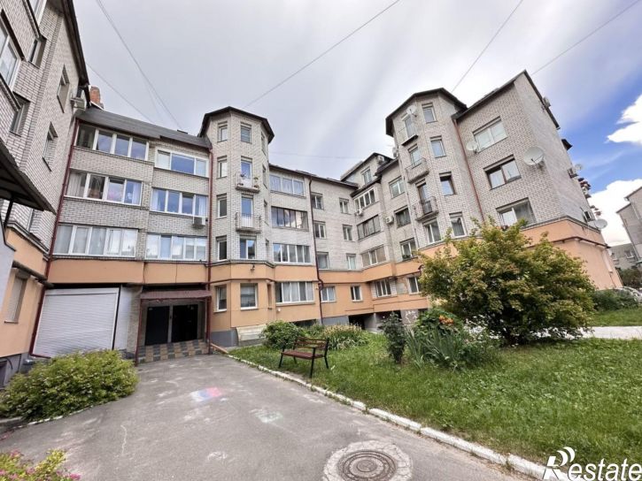 4-комн квартира улица Пересвета, 20,  д. 20
