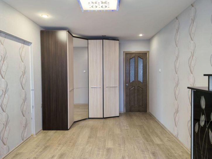 2-комн квартира Крахмалева ул, 9