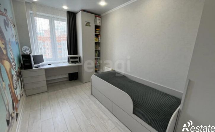 3-комн квартира улица Горбатова, 18,  д. 18
