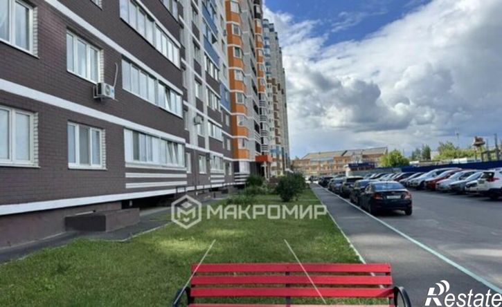 3-комн квартира улица Комарова, 49,  д. 49
