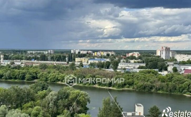 3-комн квартира улица Комарова, 49,  д. 49