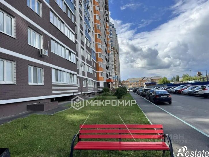 3-комн квартира ул Комарова, 49,  д. 49