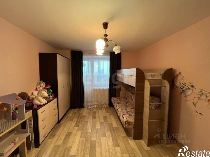 3-комн квартира улица Тютчева, 1,  д. 1
