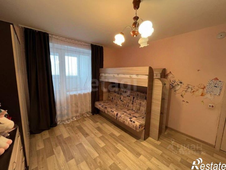 3-комн квартира улица Тютчева, 1,  д. 1
