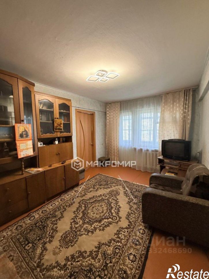 2-комн квартира ул Вали Сафроновой, 3,  д. 3