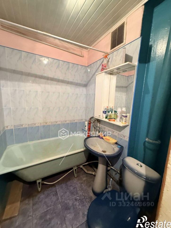 2-комн квартира ул Вали Сафроновой, 3,  д. 3