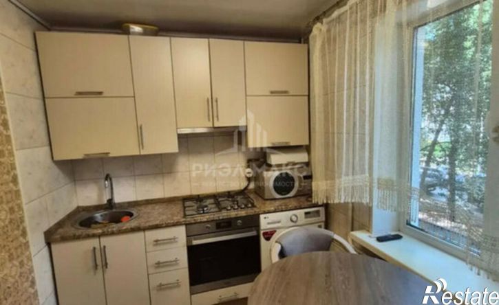 2-комн квартира ул Горбатова, 2,  д. 2
