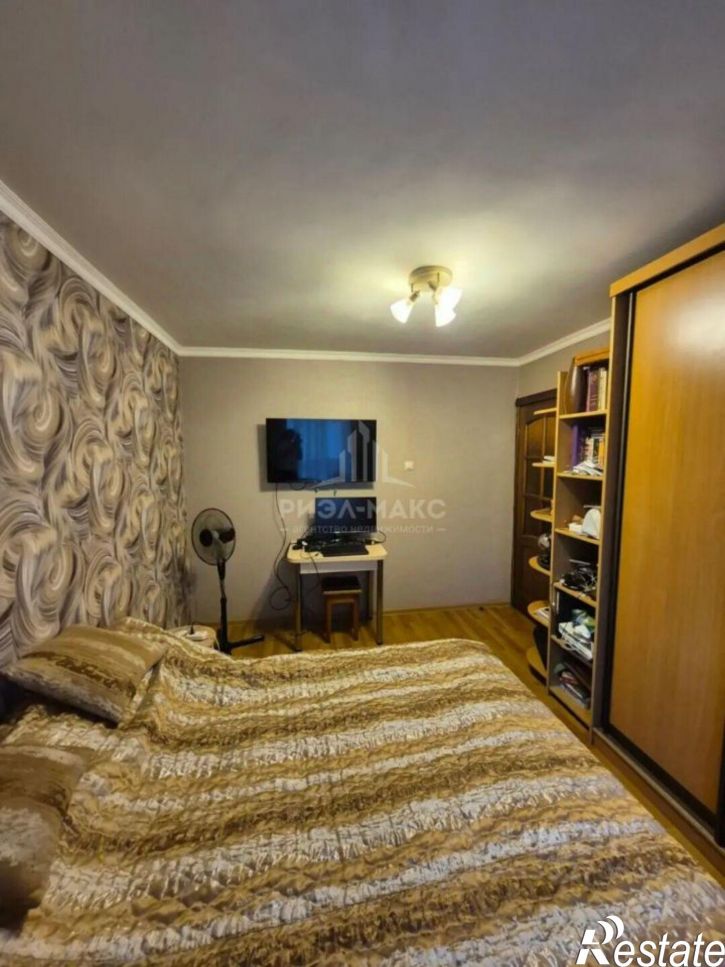 2-комн квартира ул Горбатова, 2,  д. 2