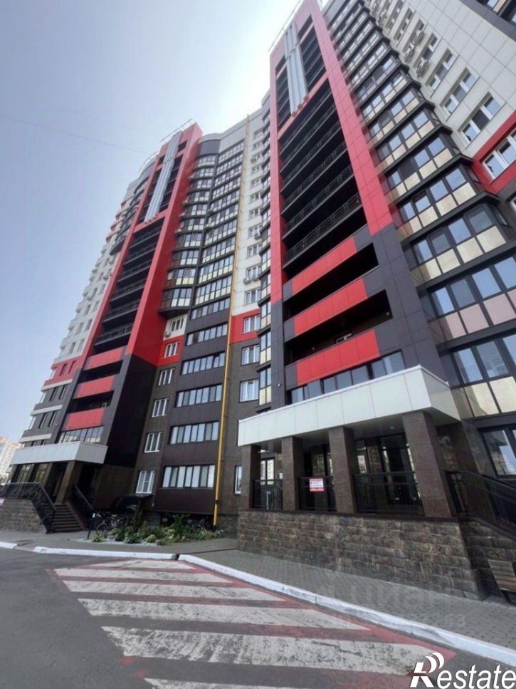 3-комн квартира мкр Московский, д 60