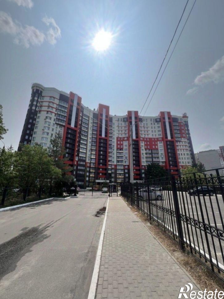 3-комн квартира мкр Московский, д 60