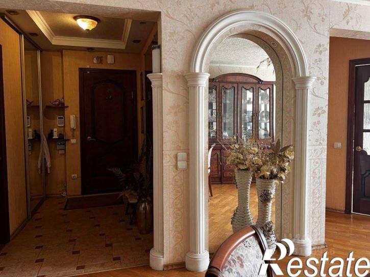 3-комн квартира улица Камозина, 23,  д. 23