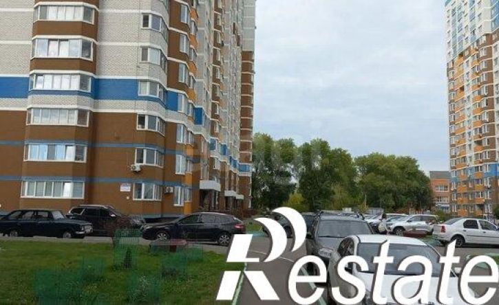 3-комн квартира улица Комарова, 53,  д. 53