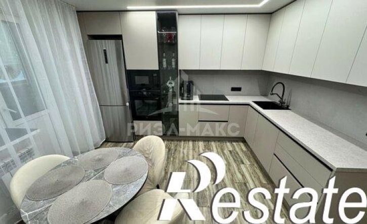 3-комн квартира улица Горбатова, 41,  д. 41