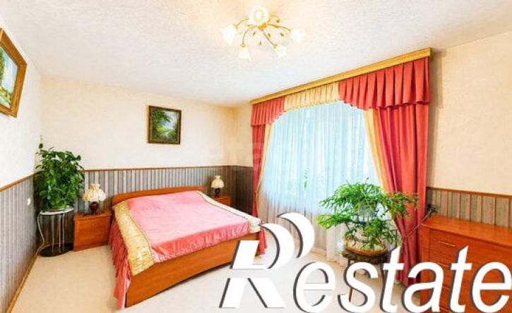 3-комн квартира улица Бурова, 36,  д. 36