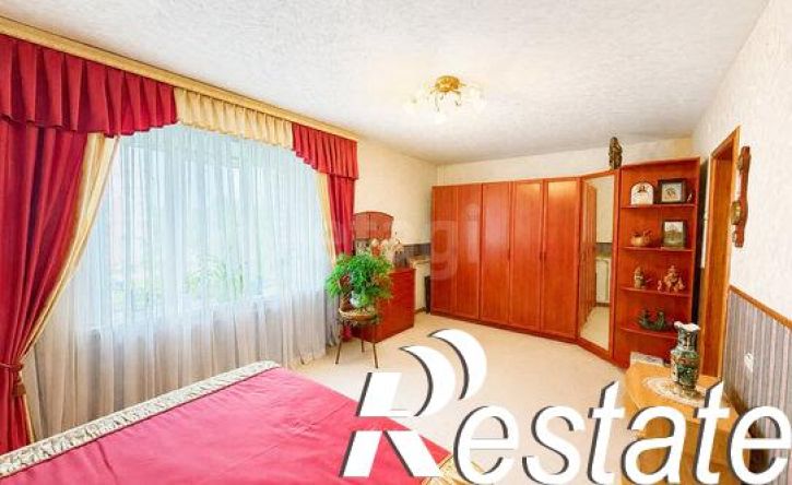 3-комн квартира улица Бурова, 36,  д. 36