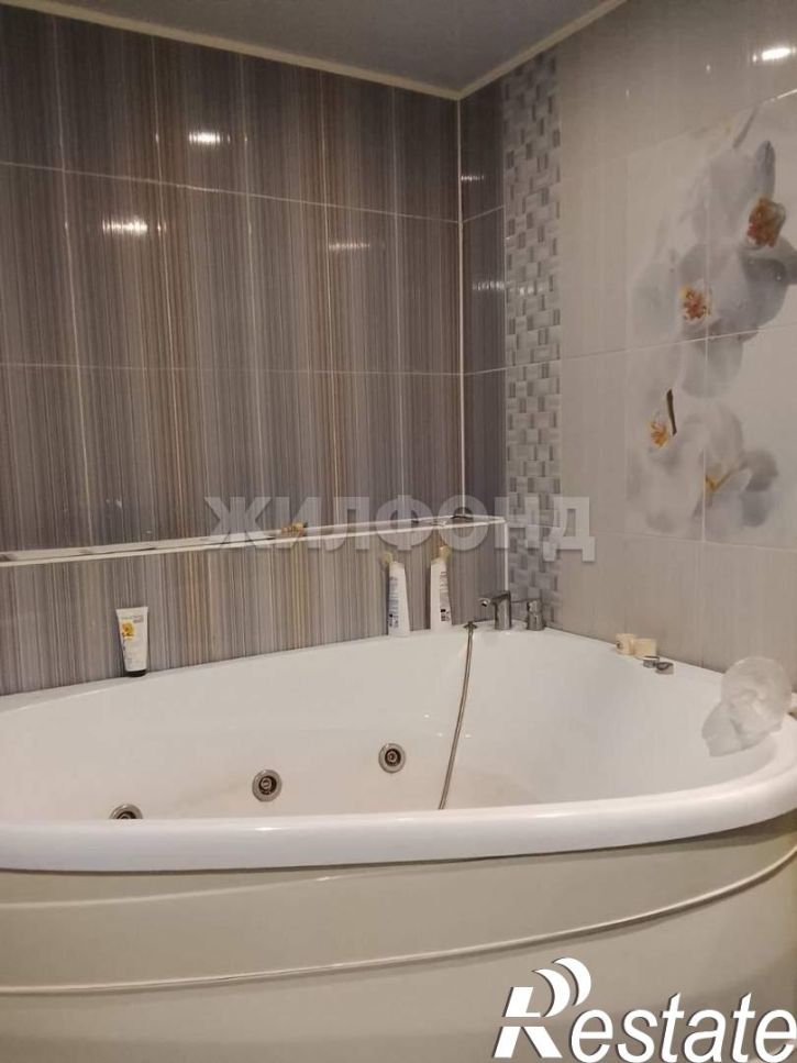3-комн квартира Романа Брянского ул., д.4